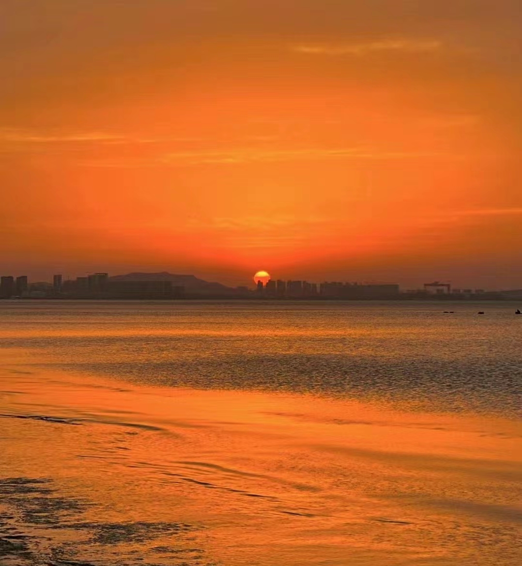 海滨浴场好玩吗？一场海边度假的完美体验，尽在济南众悦汽车与拼